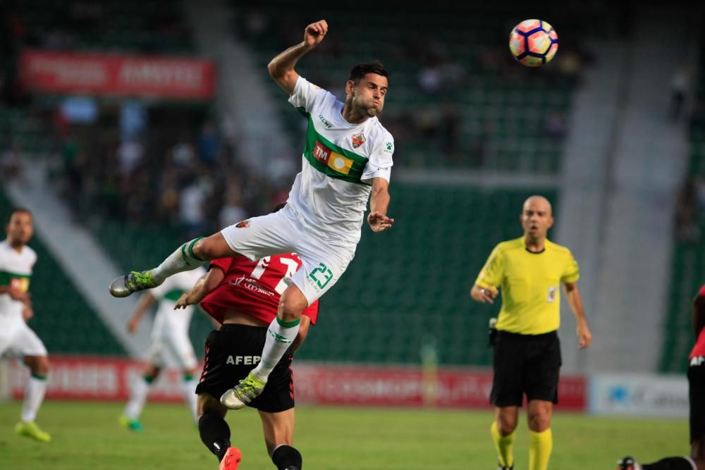 Elche y Nàstic empatan en el Martínez Valero