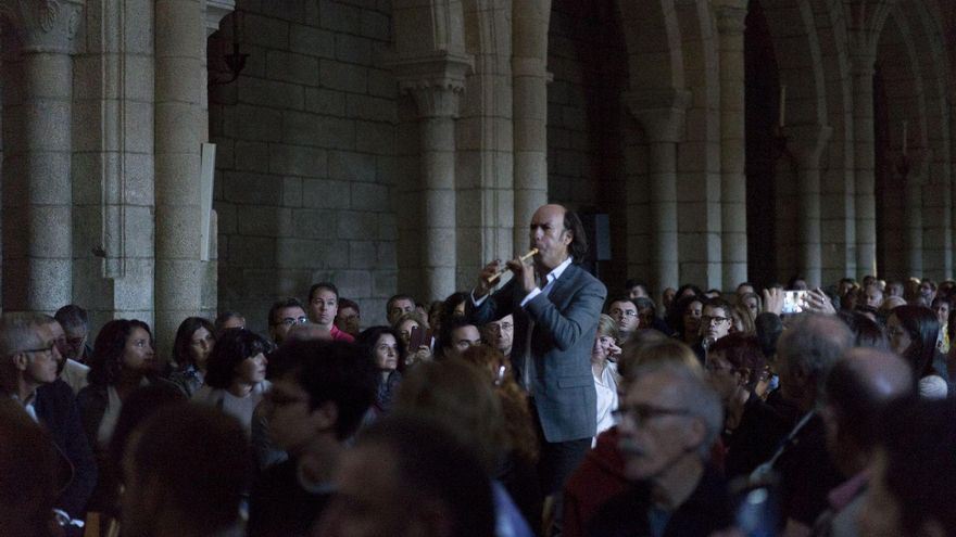 Carlos Núñez, durante un concerto anterior no mosteiro de Oseira.