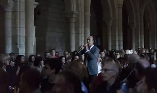 A maxia de Carlos Núñez en espazos senlleiros