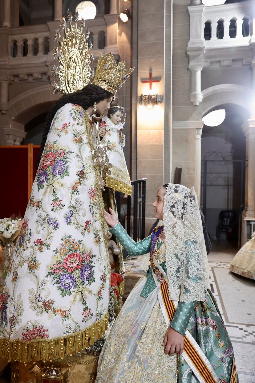 Así ha sido el Besamanos de las falleras mayores y cortes de honor 2025