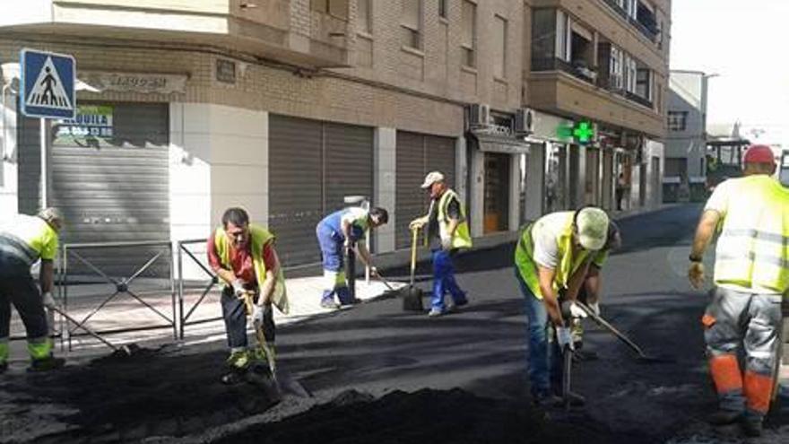 Crevillent inicia el asfaltado en el barrio sur para un mejor tránsito peatonal y circulación