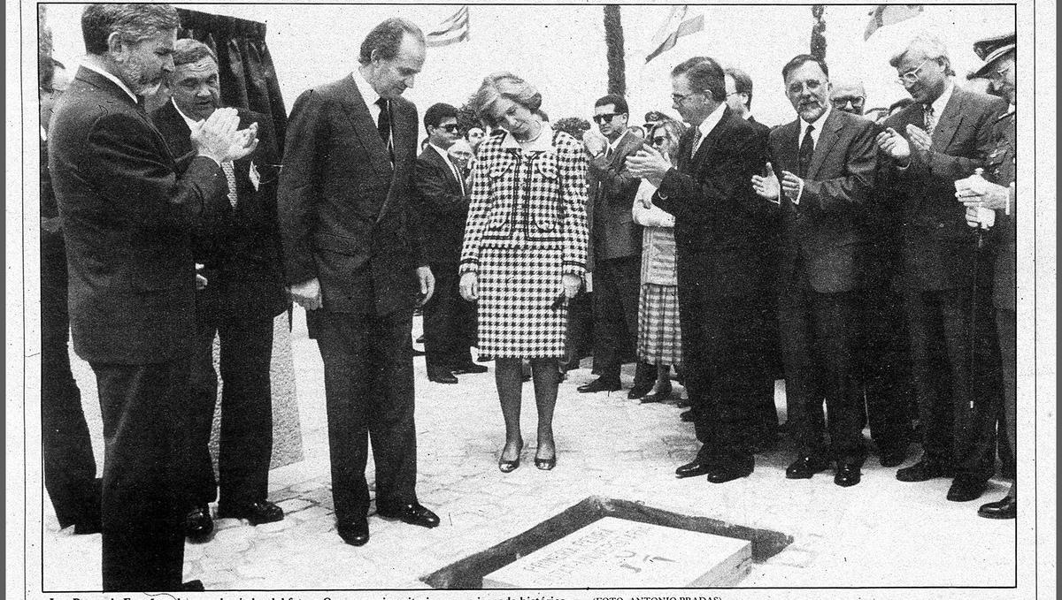 Mayo de 1993, primera piedra de la UJI, junto al rector Francesc Michavila.