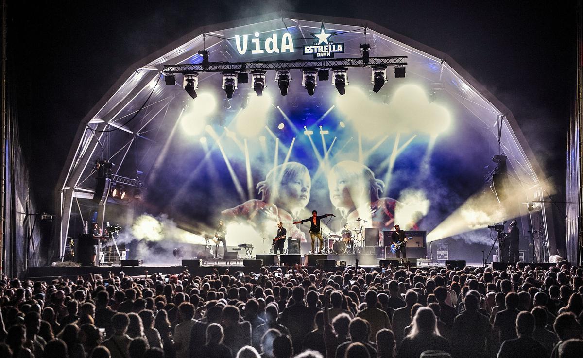 Ambiente y público durante el concierto de Suede en la edición de 2023 del Festival Vida.