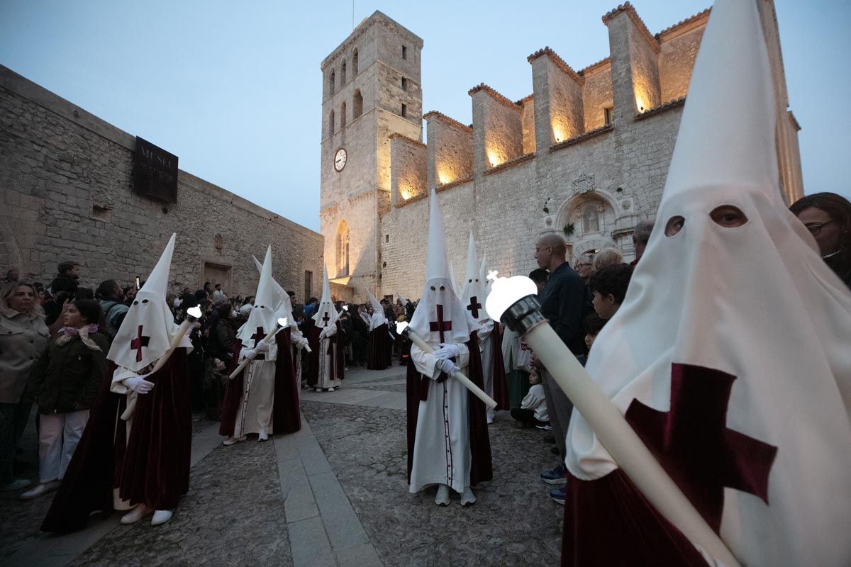 Semana Santa En Ibiza: procesión del Santo Entierro en el Viernes Santo