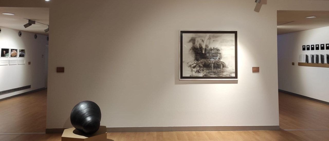 En la sala expositiva del Menador es poden veure ja les peces d'alguns del artistes castellonencs actuals més importants.