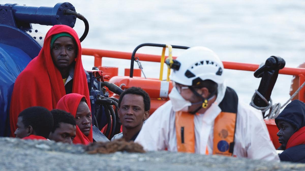 Salvamento rescata a 235 personas en la Ruta Canarias, entre ellas seis niños