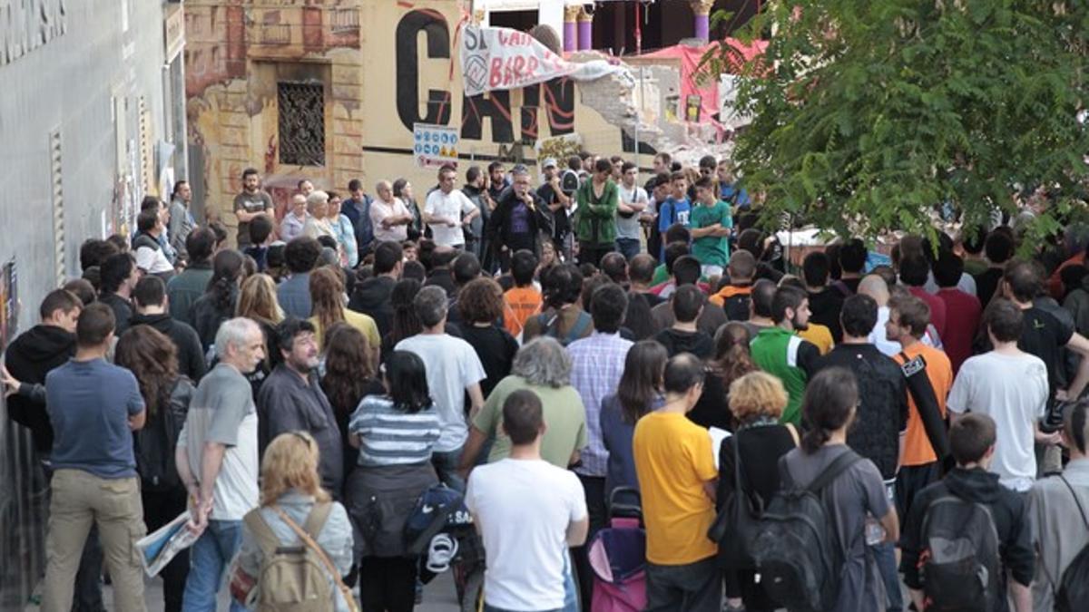 Asamblea de los vecinos que apoyan Can Vies, este miércoles.