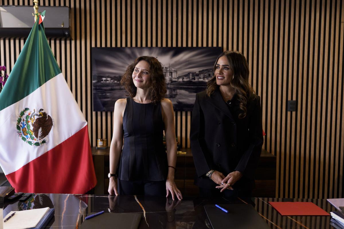 La presidenta de la Comunidad de Madrid, Isabel Díaz Ayuso, durante la reunión con la alcaldesa de Cuauhtémoc, Alessandra Rojo de la Vega.