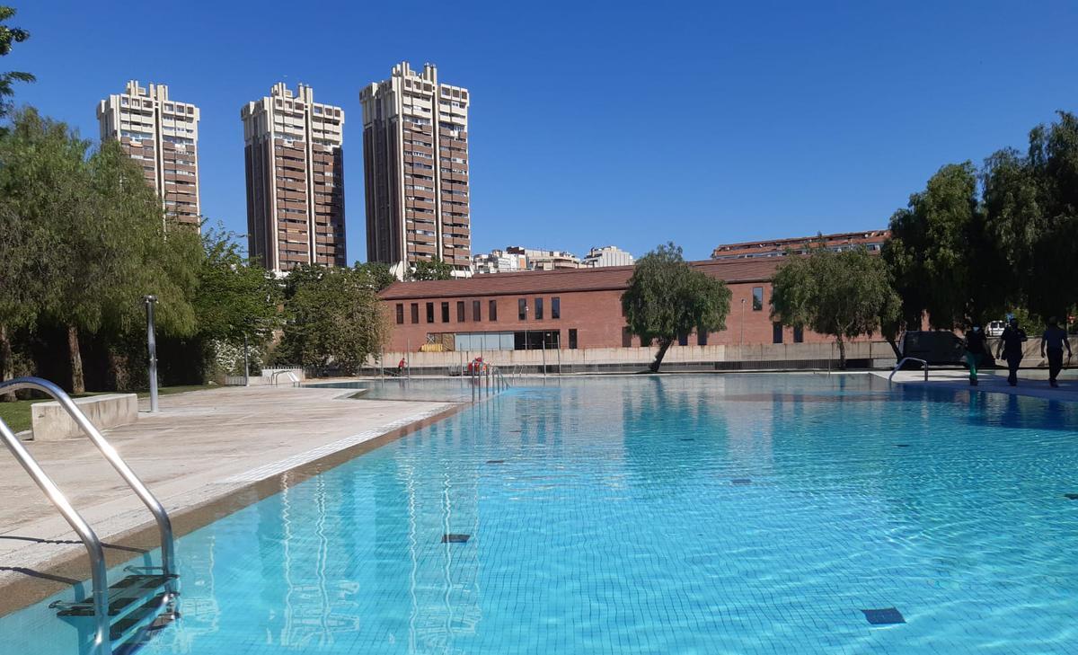 Piscina de verano del parc dels Torrents de Esplugues