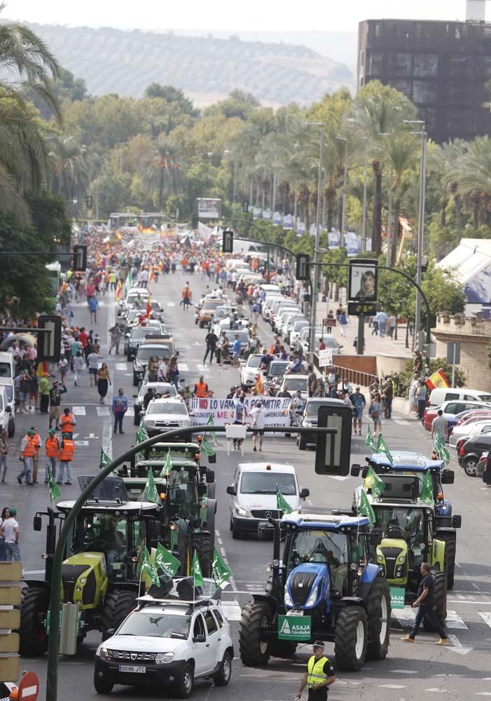 Multitudinaria manifestación en defensa del mundo rural.