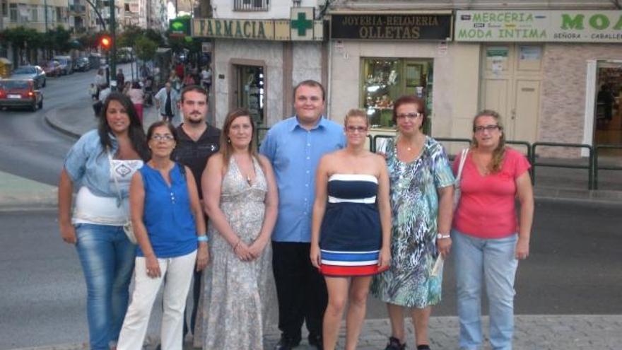 Vecinos con el presidente de la asociación, José Ocón, en una foto de archivo.