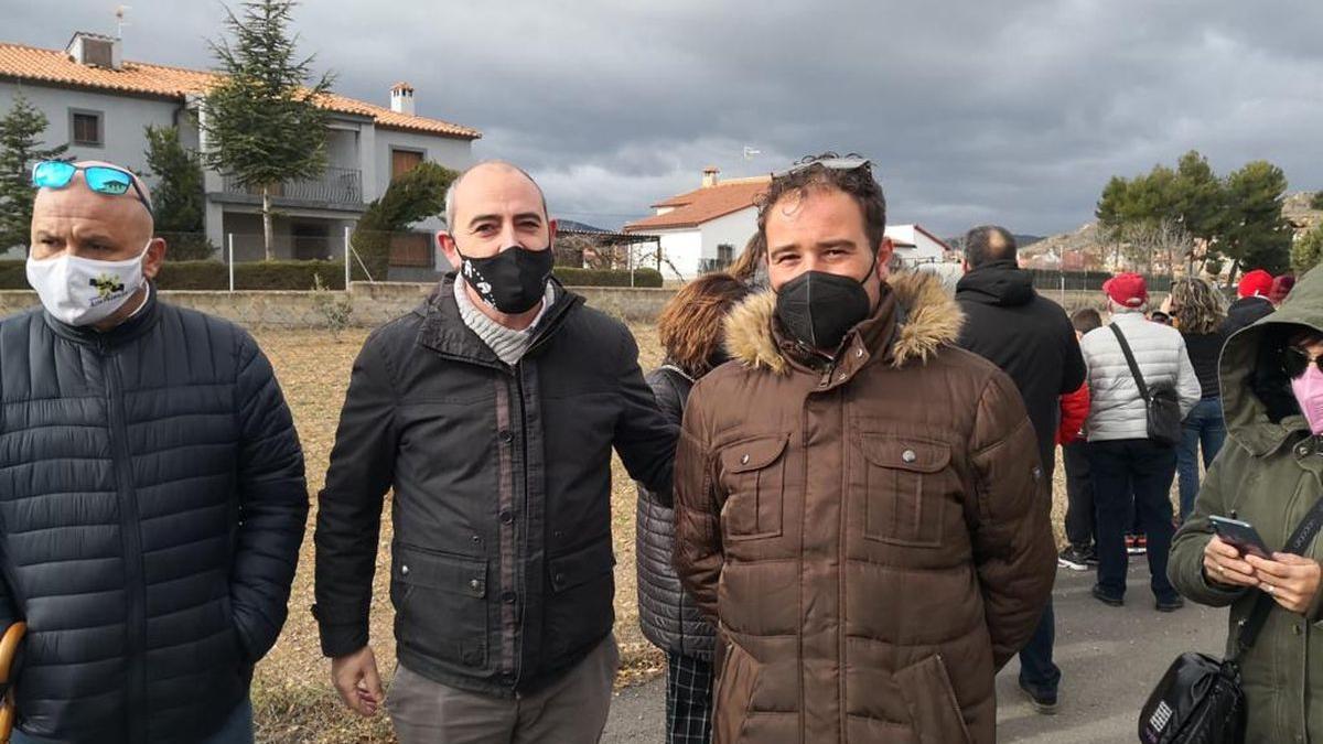 El diputado provincial Santi Pérez visitó, junto al alcalde de El Toro, Alberto Lázaro, la feria de la trufa de la localidad.