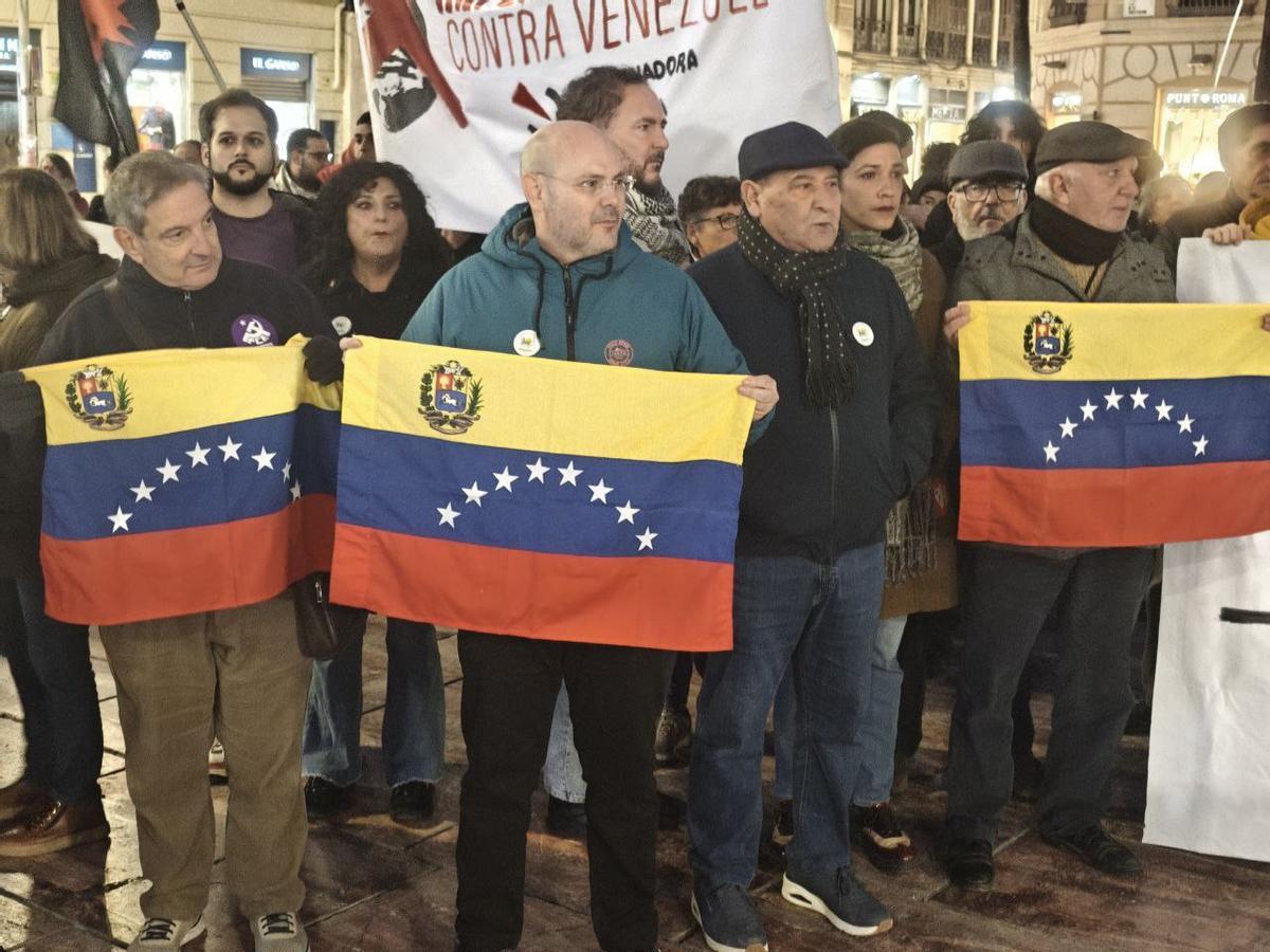 Momento de la concentración a favor de Venezuela en la plaza de la Constitución.