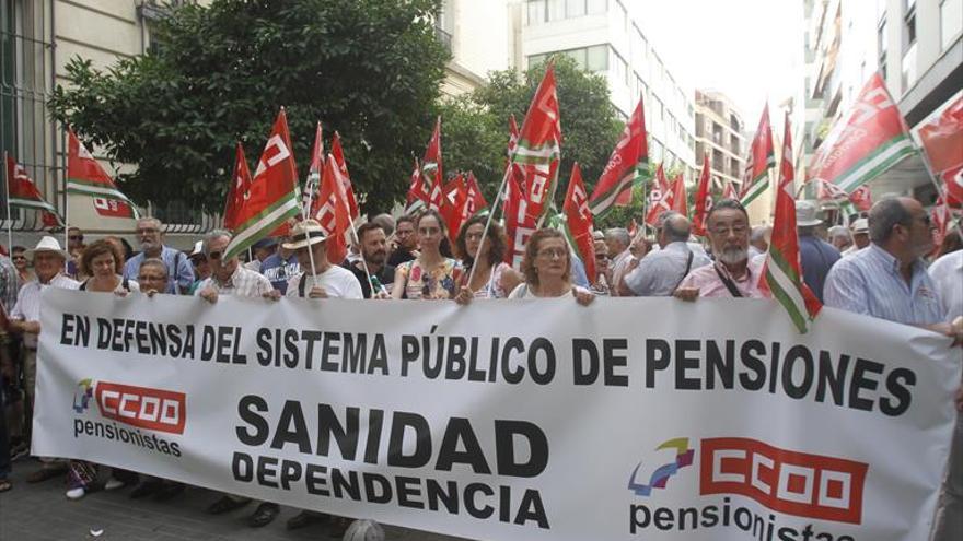 CCOO se concentra ante la Seguridad Social para defender las pensiones