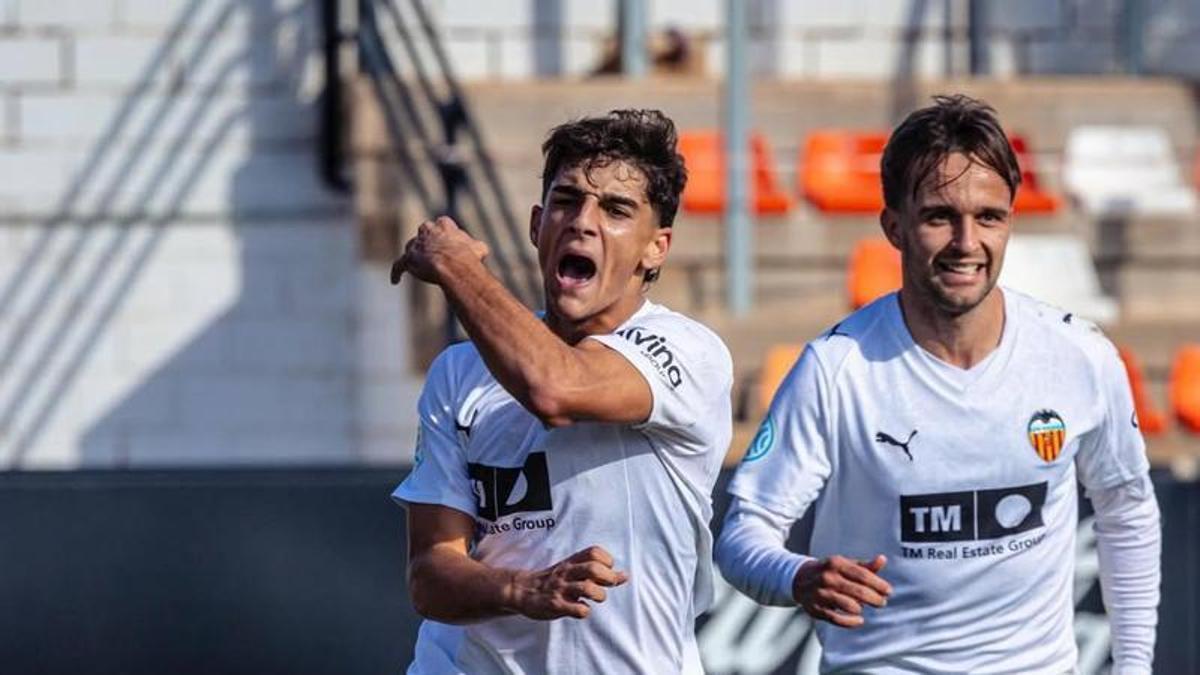 Golazo de 'tijera' de Víctor Jr. frente al Terrassa