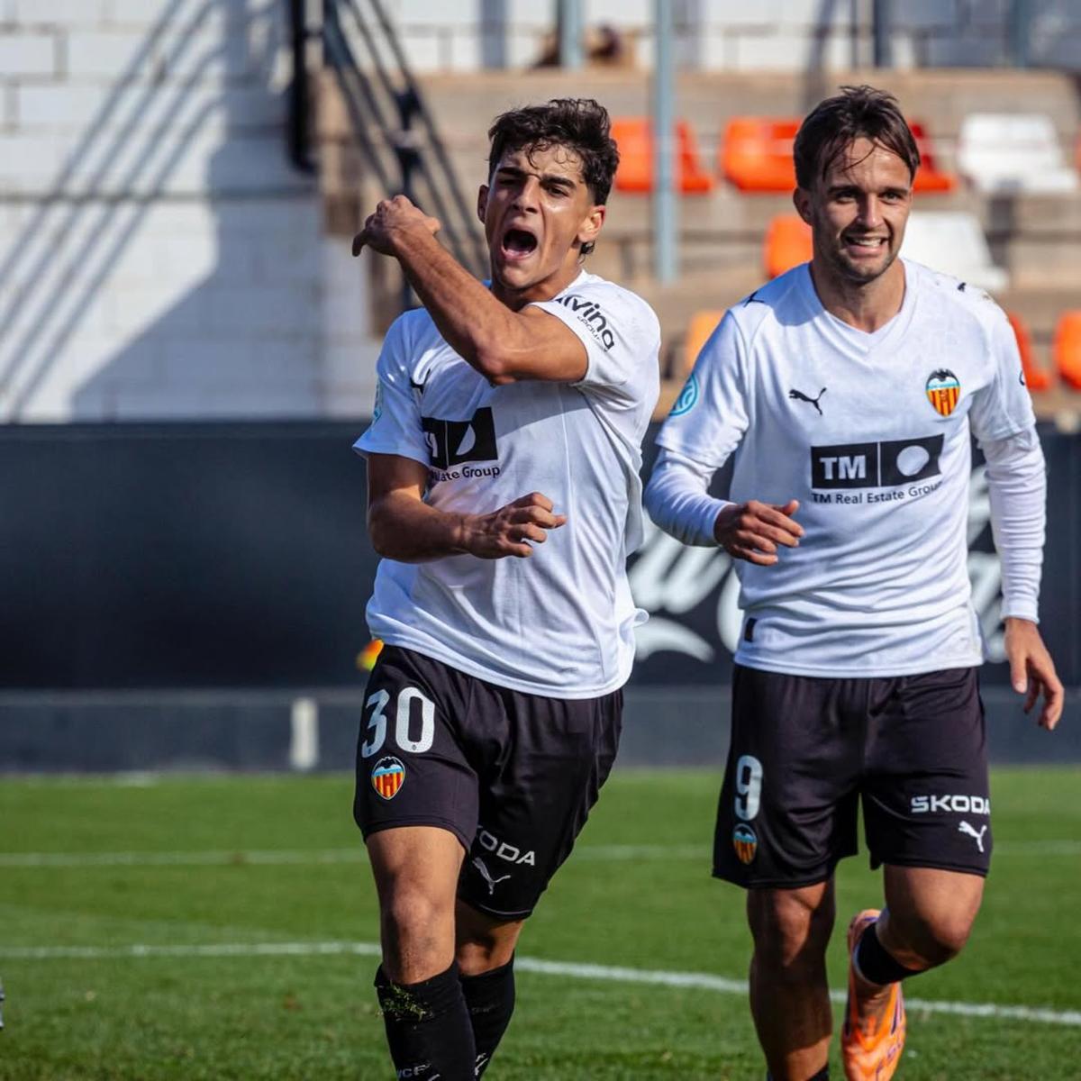 Víctor Jr. con el Valencia Mestalla