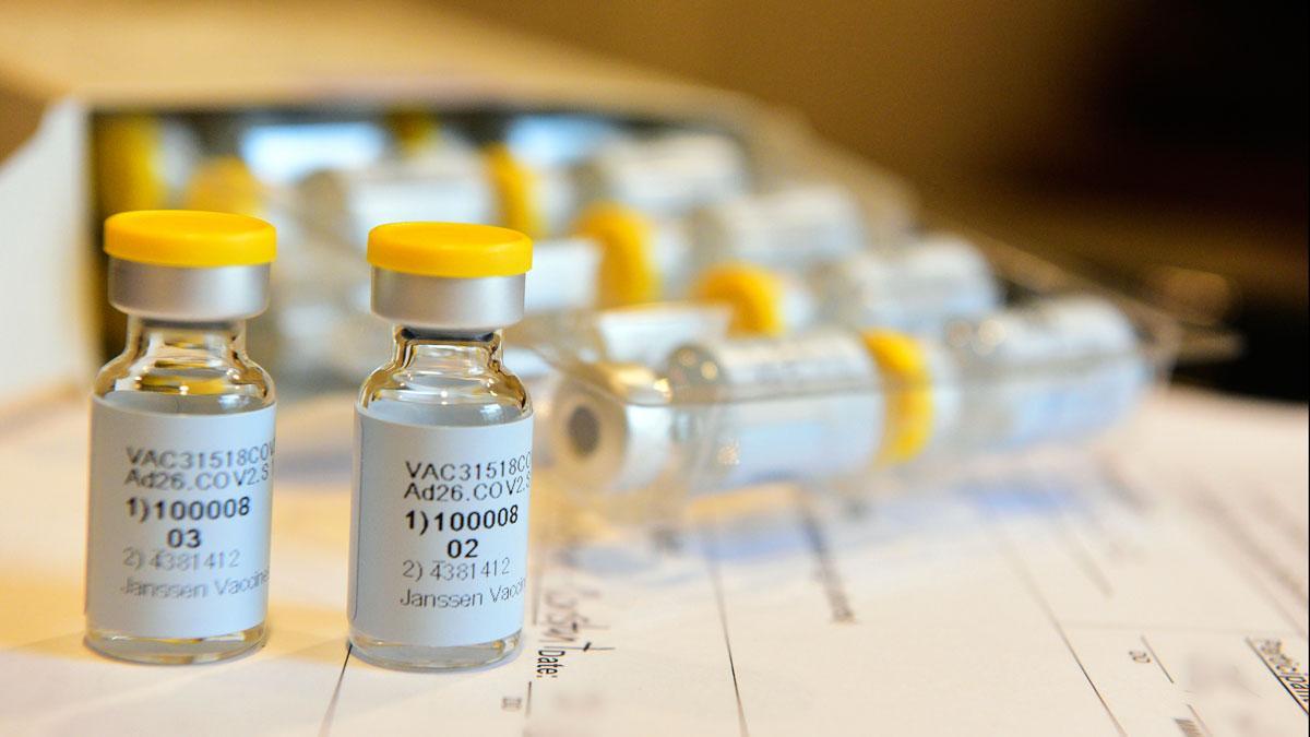 Johnson & Johnson suspende las pruebas de su vacuna por una "enfermedad inexplicable" de un voluntario