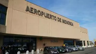Un joven de Barcelona fallece al ser arrollado por un taxi mientras estaba tumbado en la calzada en Menorca
