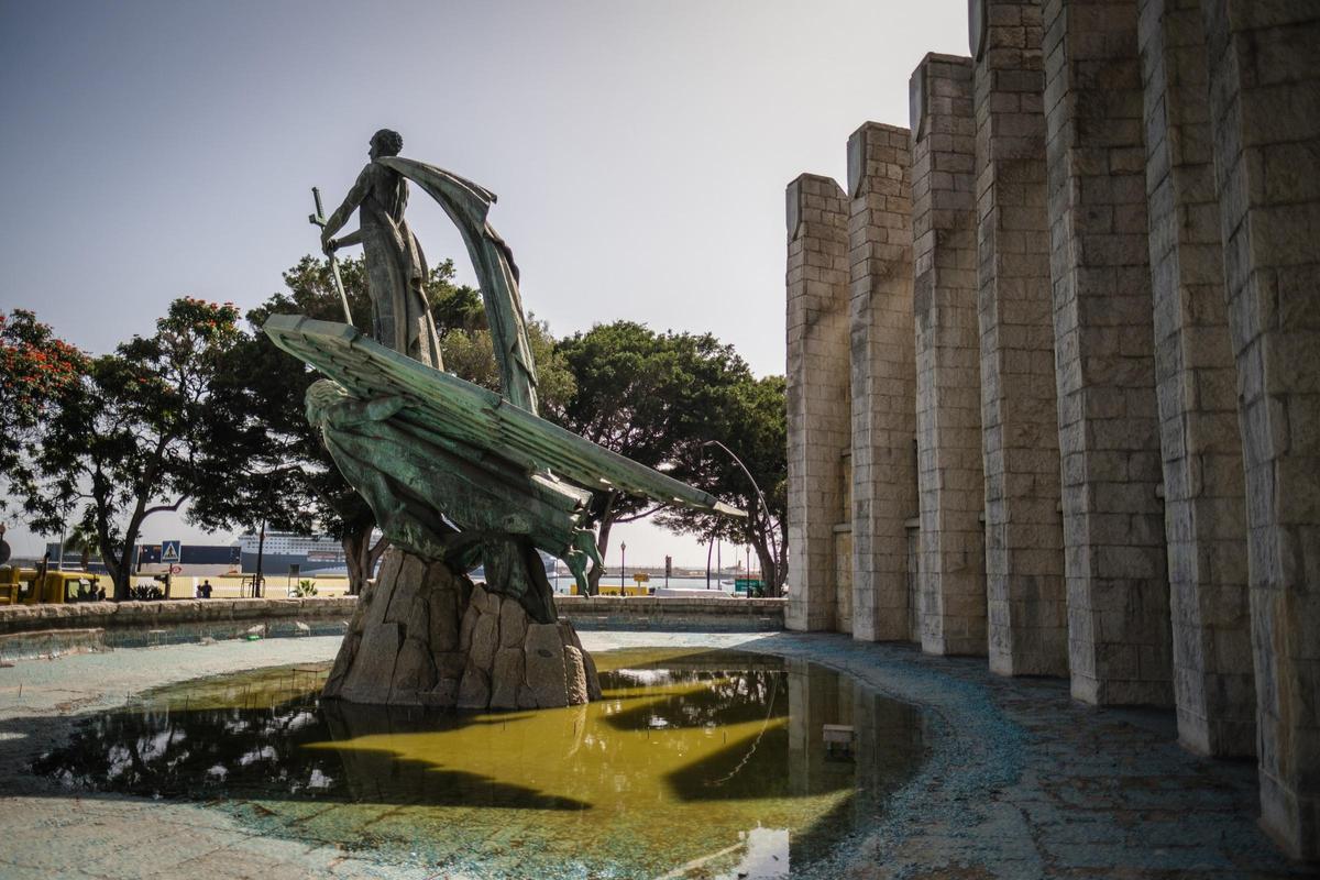 Monumento a Franco en Santa Cruz.