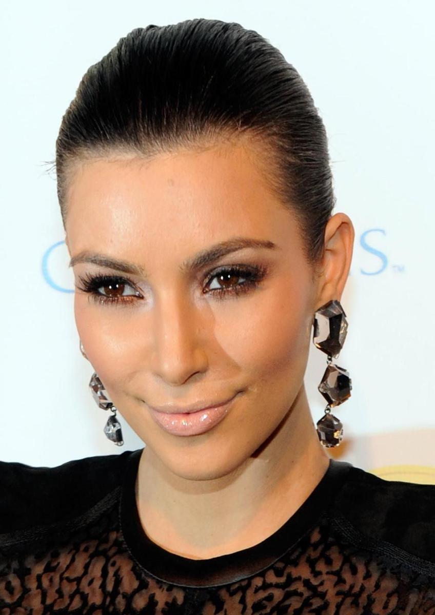 Kim Kardashian, peinado que le echa años encima