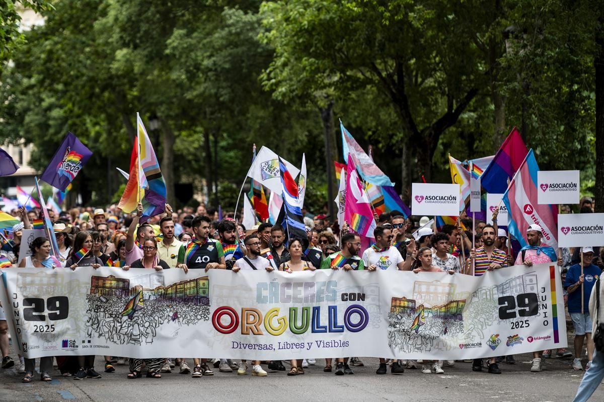 Fotogalería | Así fue la marcha del orgullo en Cáceres