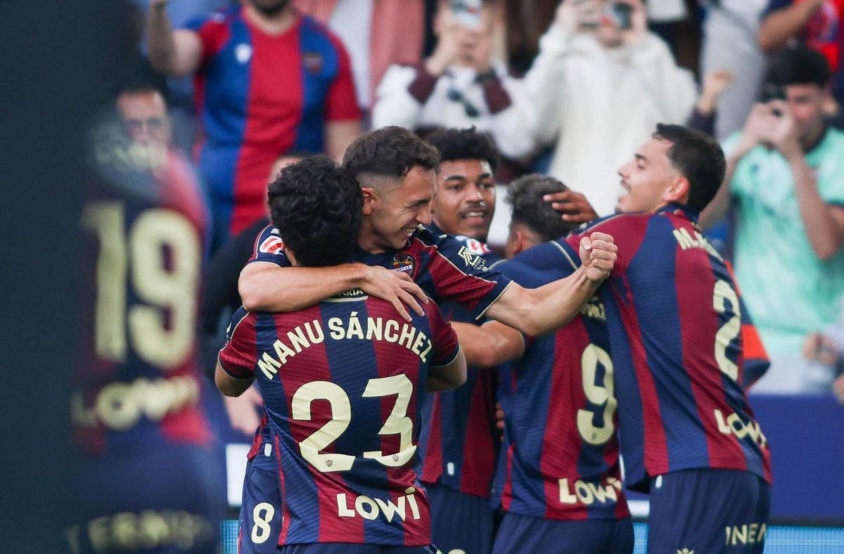 Todas las fotos del Levante - Sevilla en el Ciutat de València