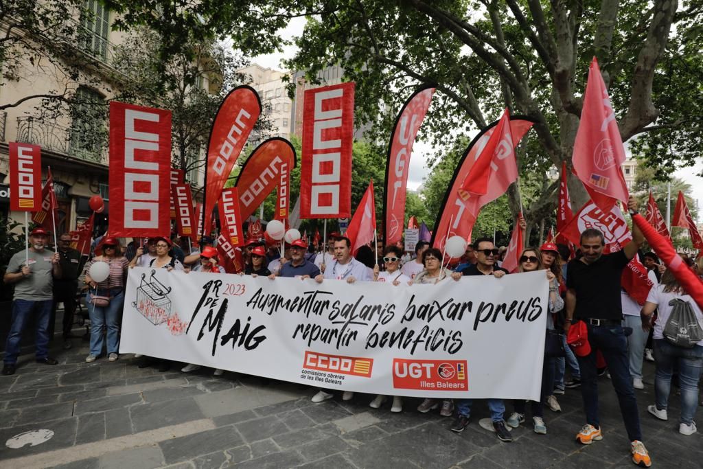 Cerca de mil personas salen a la calle por el Primero de Mayo