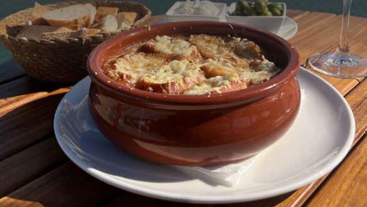 Sopa de cebolla de El Náutico