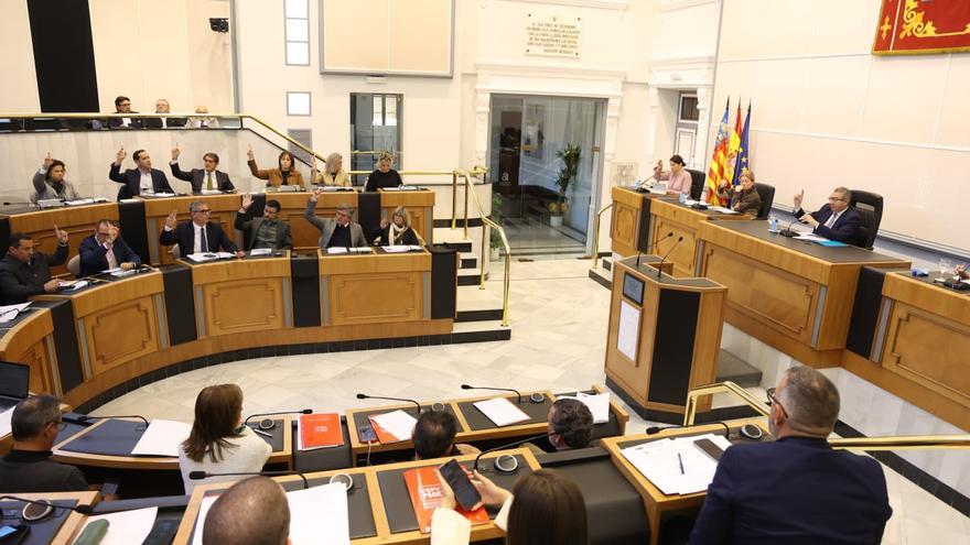 Una de las votaciones durante el pleno de este miércoles en la Diputación de Alicante