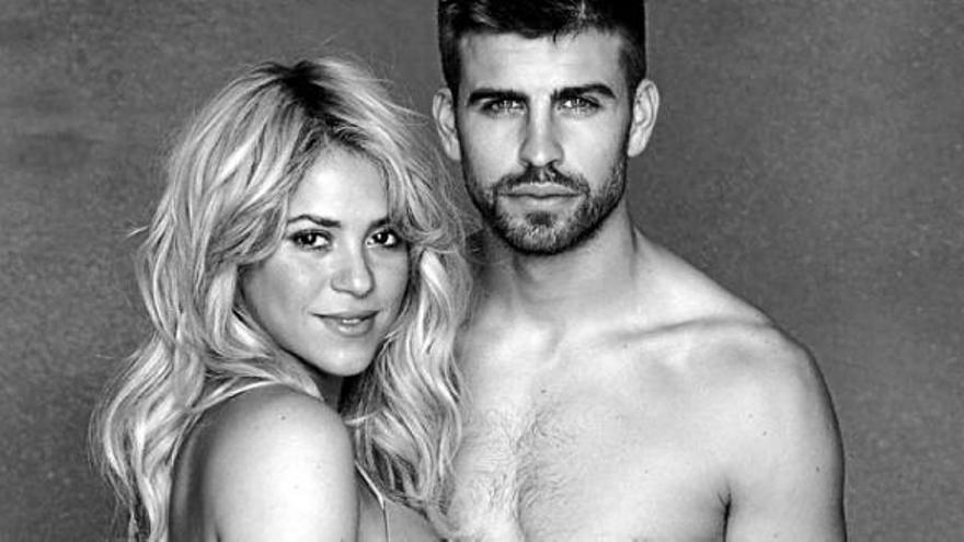 Shakira y Piqué se quitan la ropa por su hijo