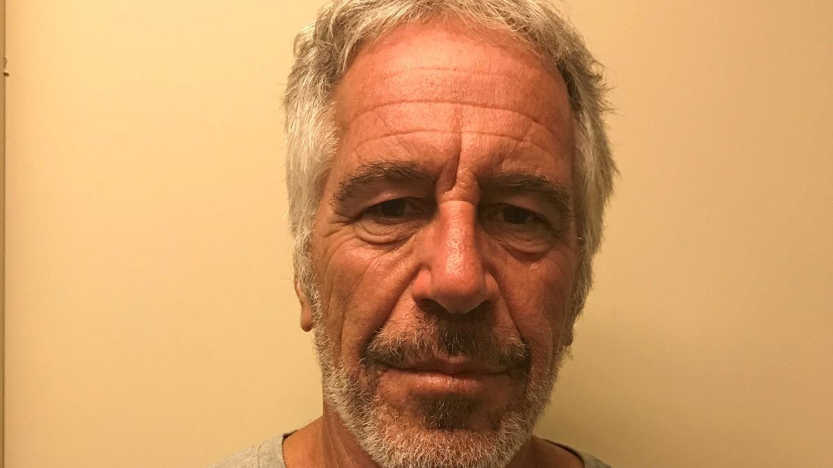 Foto de la ficha policial de Jeffrey Epstein.