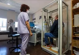 Los hospitales de la provincia de Alicante amplían las consultas de neumología para atender en los próximos años las secuelas del covid