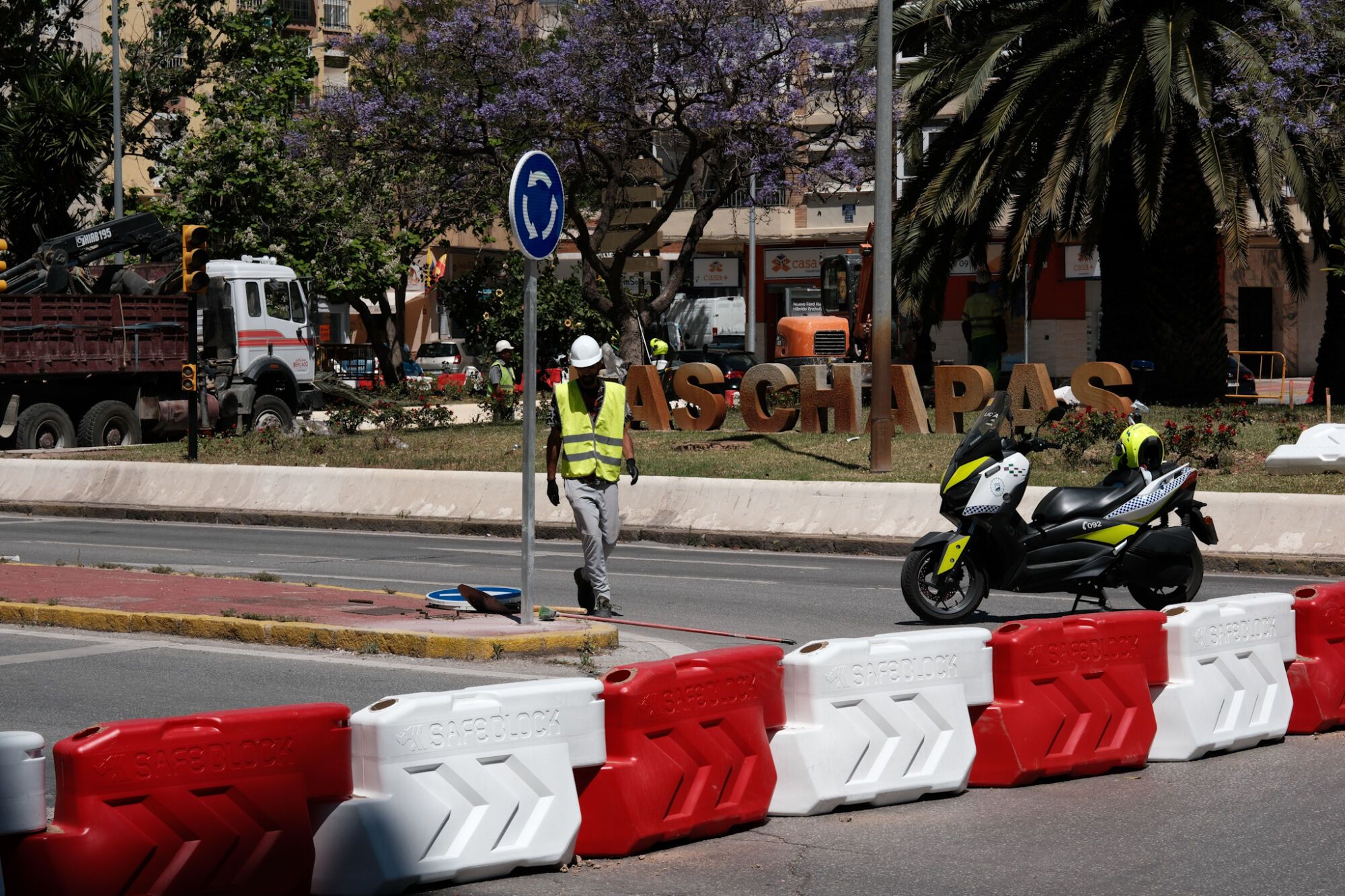 Cortes de tráfico por las obras del metro de Málaga para la prolongación de la  Línea 2, a la altura de la plaza Aparejador Bermúdez
