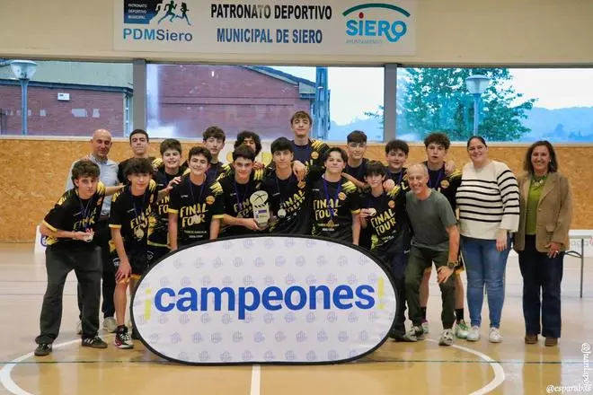 Celebración del ascenso del Club Baloncesto Siero
