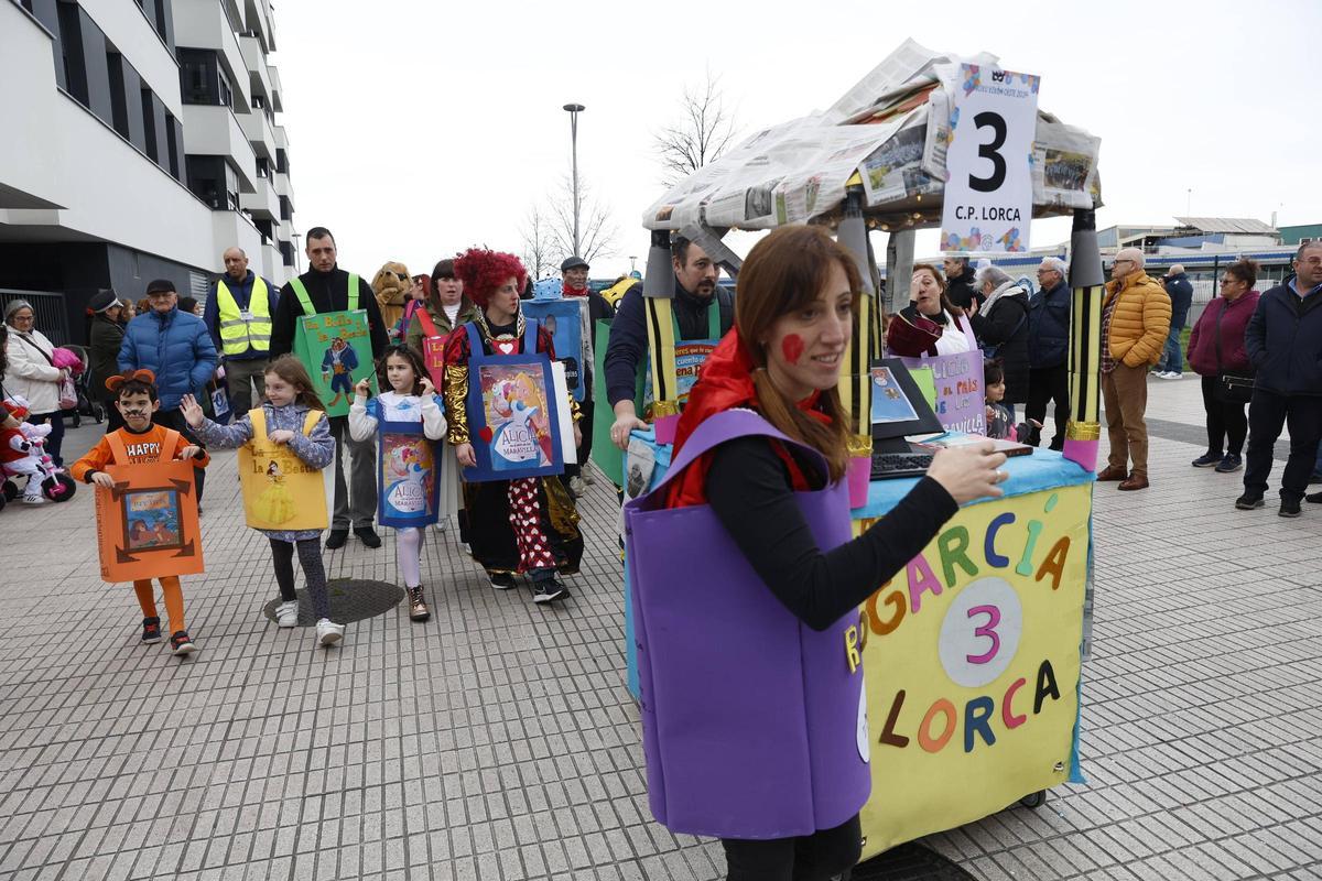 El desfile del Antroxu en la zona oeste de Gijón, en imágenes