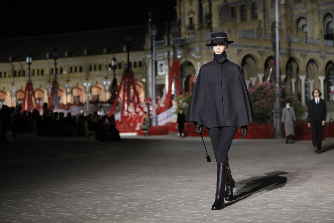 Dior desfila en Sevilla con artesanía valenciana