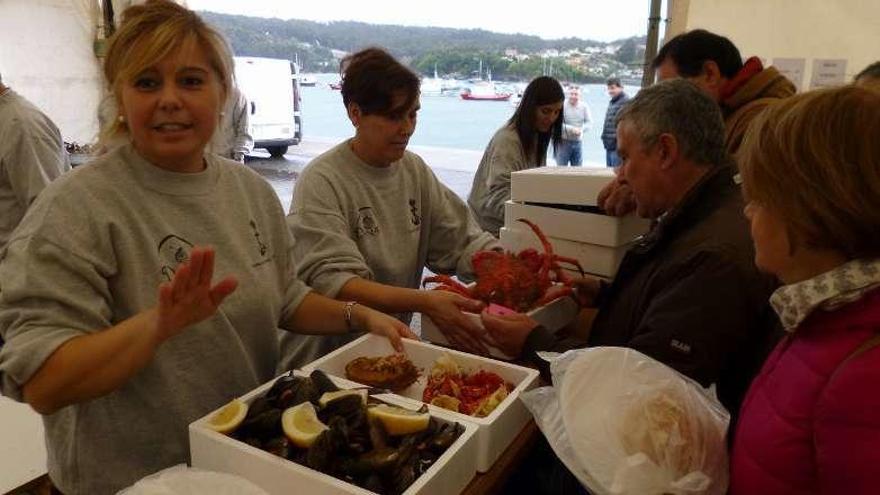 Las familias de los marineros colaboraron en la organización.