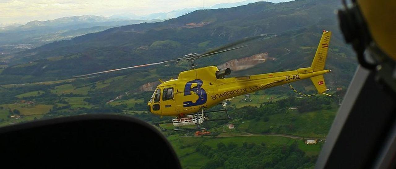 El helicóperto de Bomberos de Asturias.