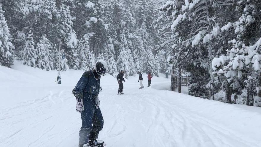 Uns esquiadors aquest divendres passat a Masella