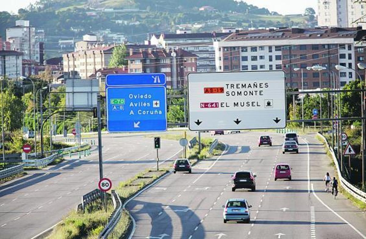 La autovía del Príncipe de Asturias aún espera que le «pacifiquen» el tráfico