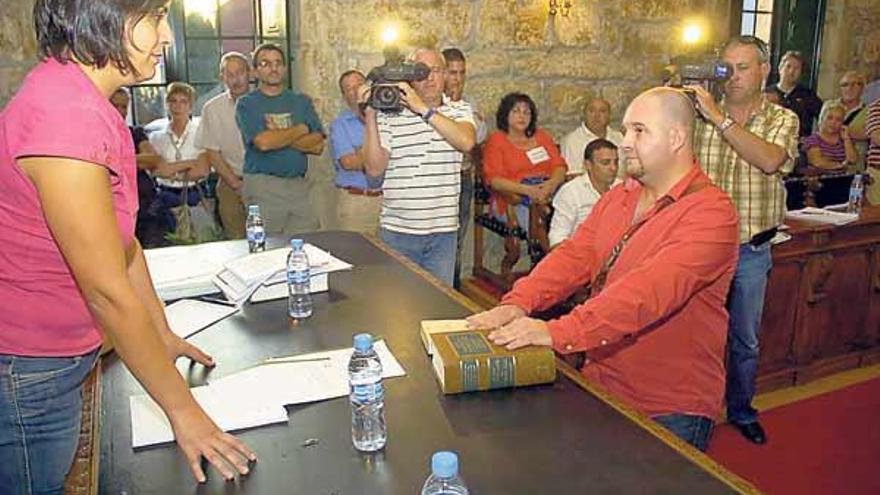 Da Torre tomó posesión el 24 de septiembre de 2009 con Pena todavía como alcaldesa.  // Bernabé/Javier Lalín