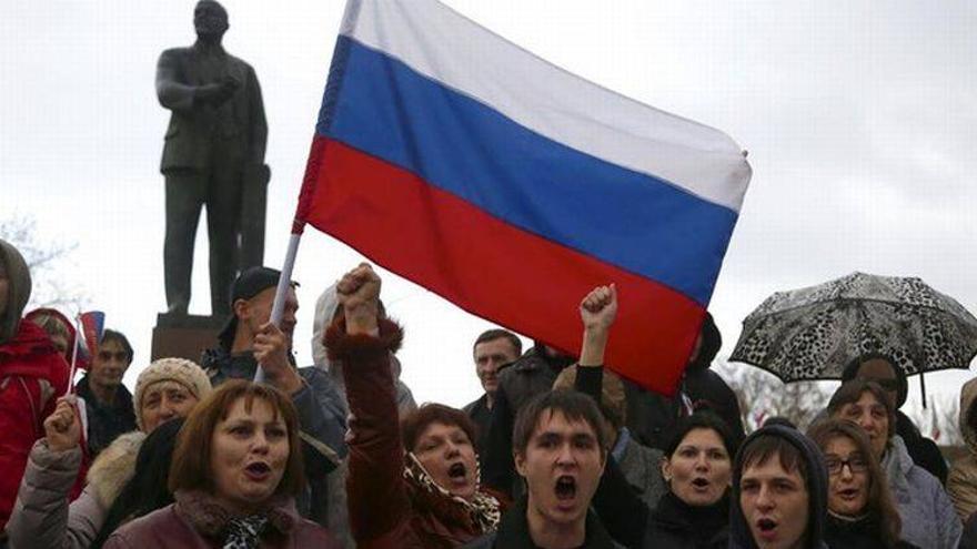 Crimea aprueba unirse a Rusia y convoca una consulta de ratificación