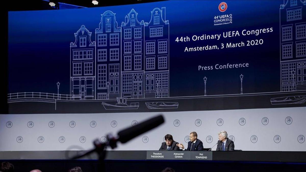 El dilema de la UEFA con los contratos y las fechas de mercado