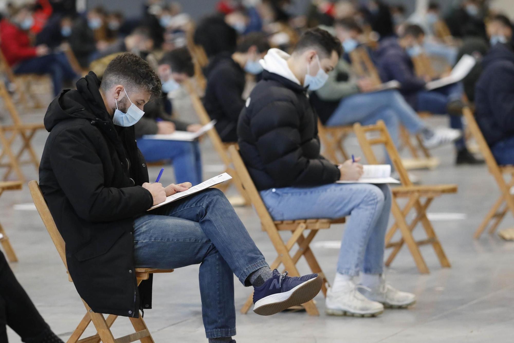 Los futuros bomberos de Vigo pasan a examen