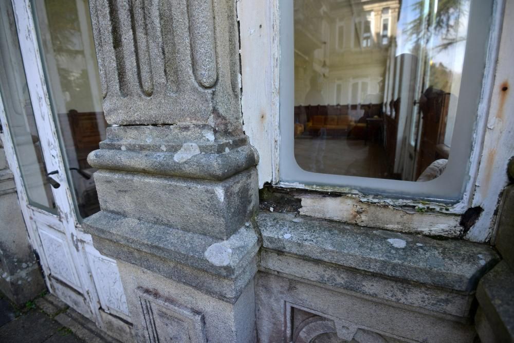La Diputación insta a la Xunta a restaurar de forma urgente el pazo de Lourizán, cuya cubierta se hunde