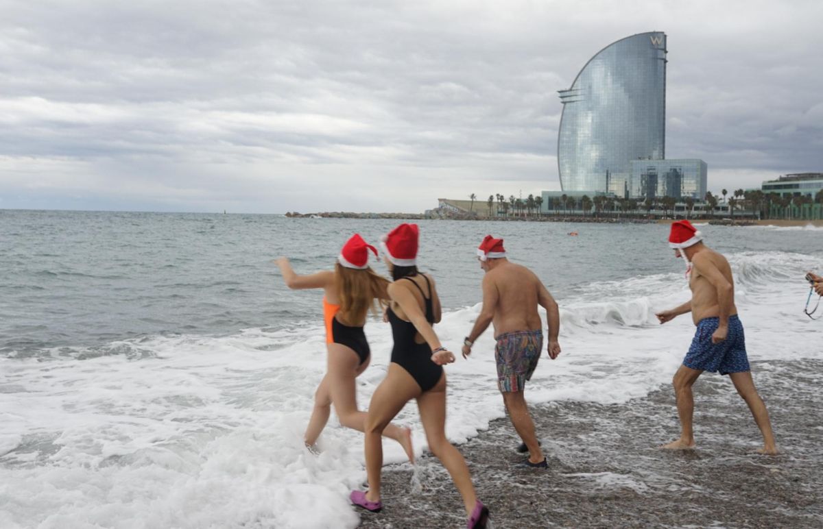 Un primer capbussó de l’any amb poca gent Un primer capbussó de l’any amb poca gent