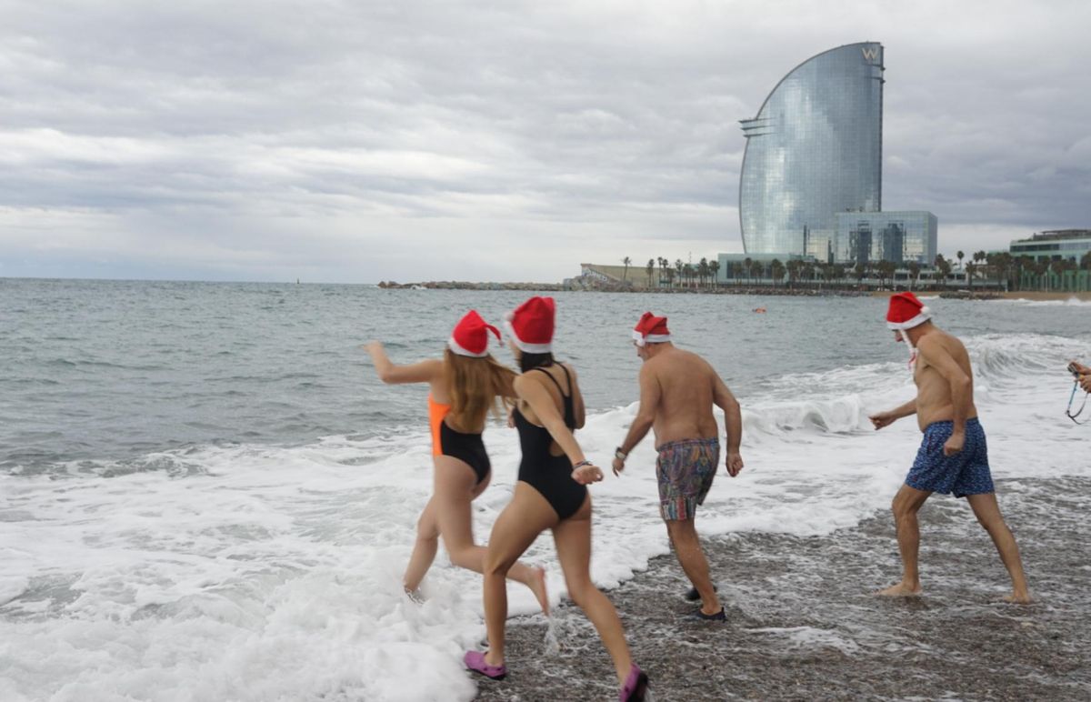 Un primer capbussó de l’any amb poca gent