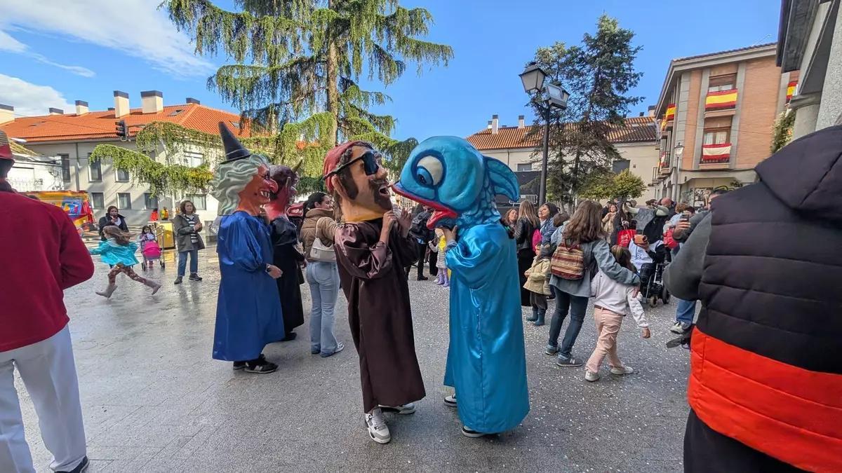 Pasacalles de Gigantes y Cabezudos en las Fiestas de la Virgen de Valverde en Fuencarral