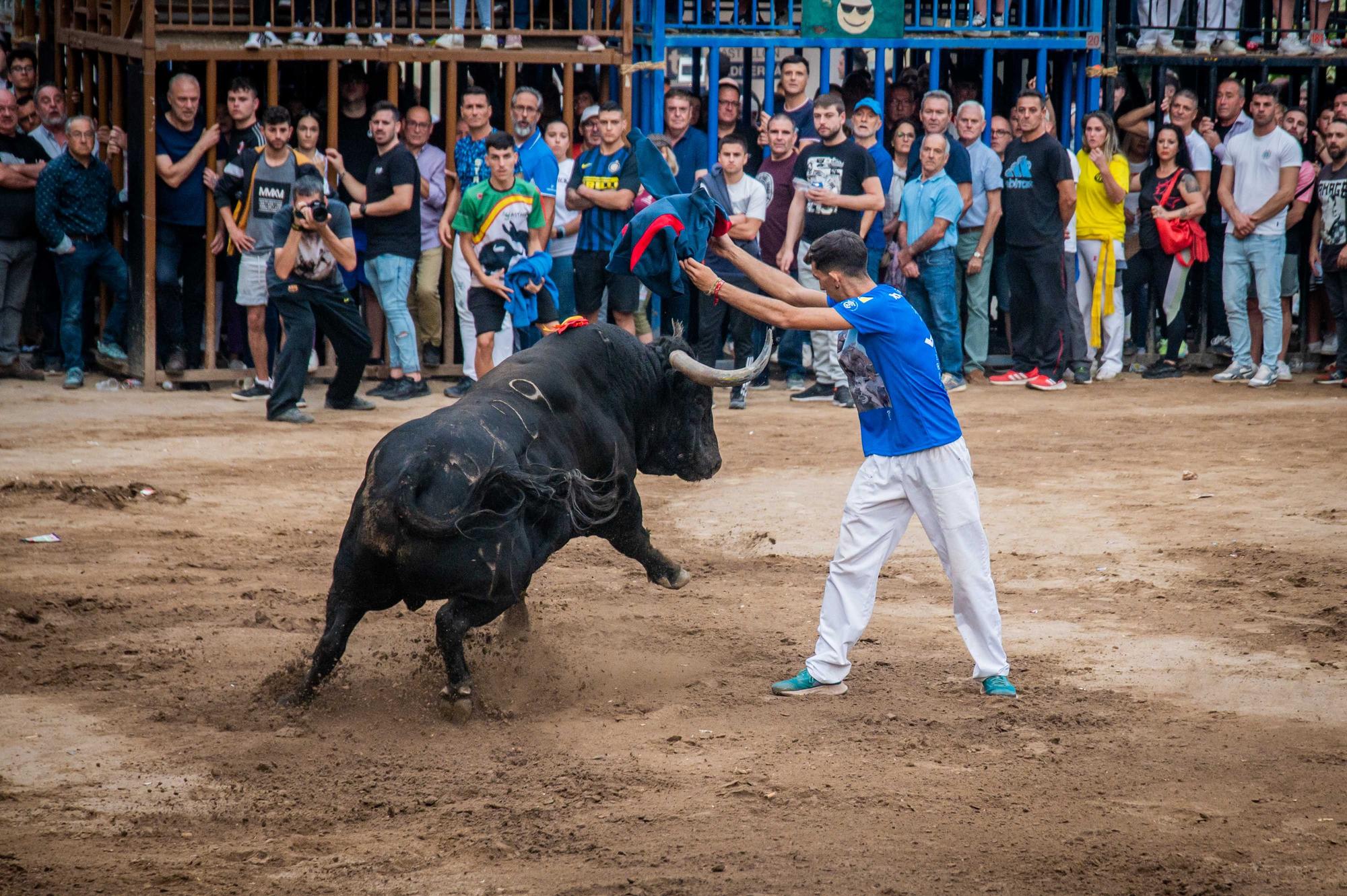 La tarde taurina del viernes de la Fira d'Onda, en imágenes