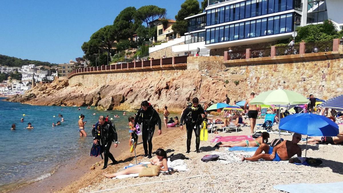 Submarinistes i banyistes a la Mar Menuda | ARXIU PARTICULAR